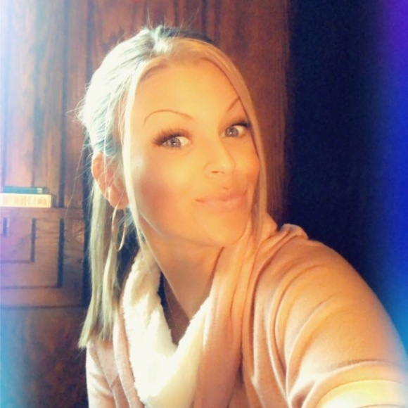 Toni - Picture 5 of 16